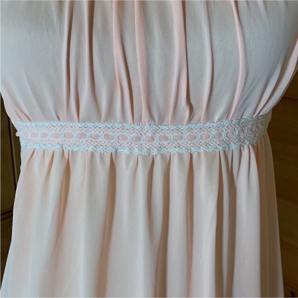 Vintage peach nylon nightgown with puff sleeves Size Medium - Picture 5 of 9
